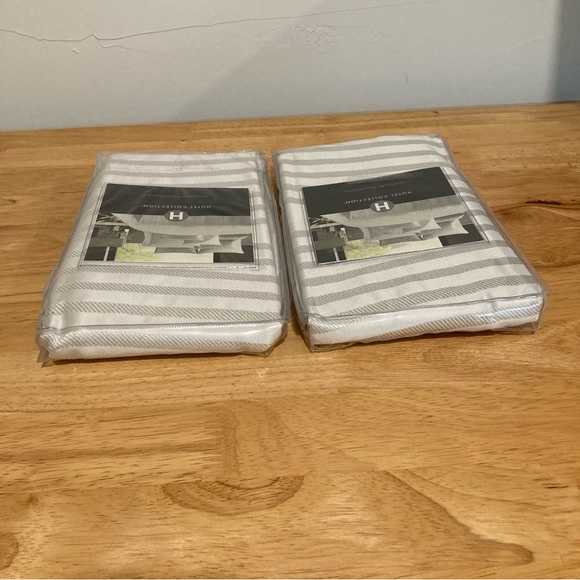 2 Standard Pillow Shams Hotel Collection Luminescent Silver New Old Stock - Picture 8 of 12